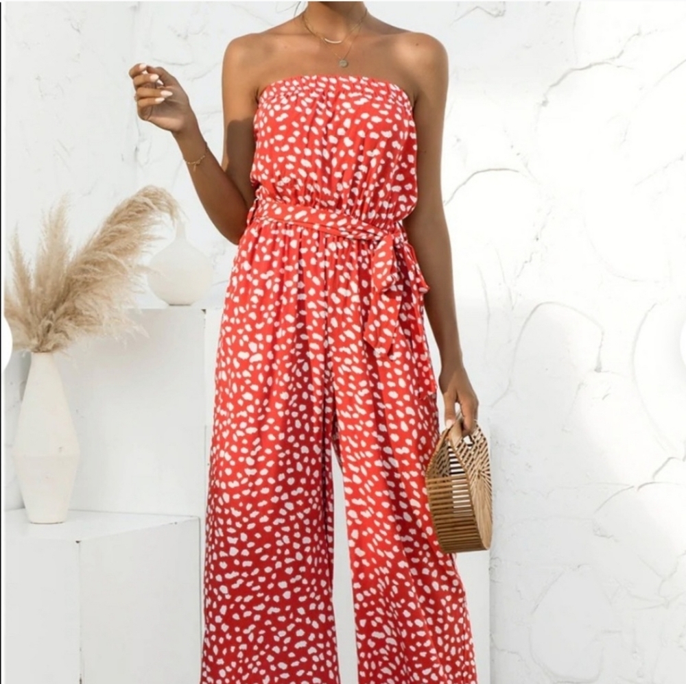 NWT ORANGE AND WHITE STRAPLESS JUMPSUIT SIZE MEDIUM